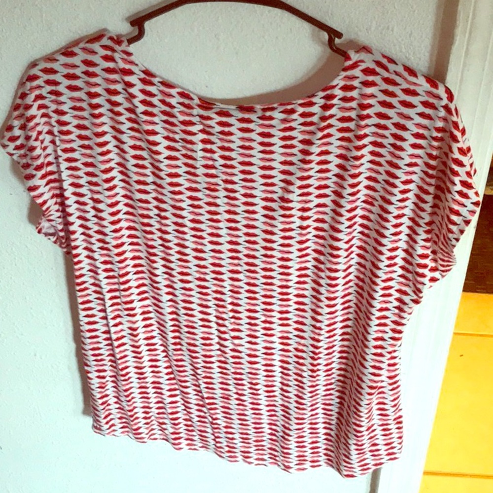 Chico’s Size 1 Women’s Cap Sleeve Shirt